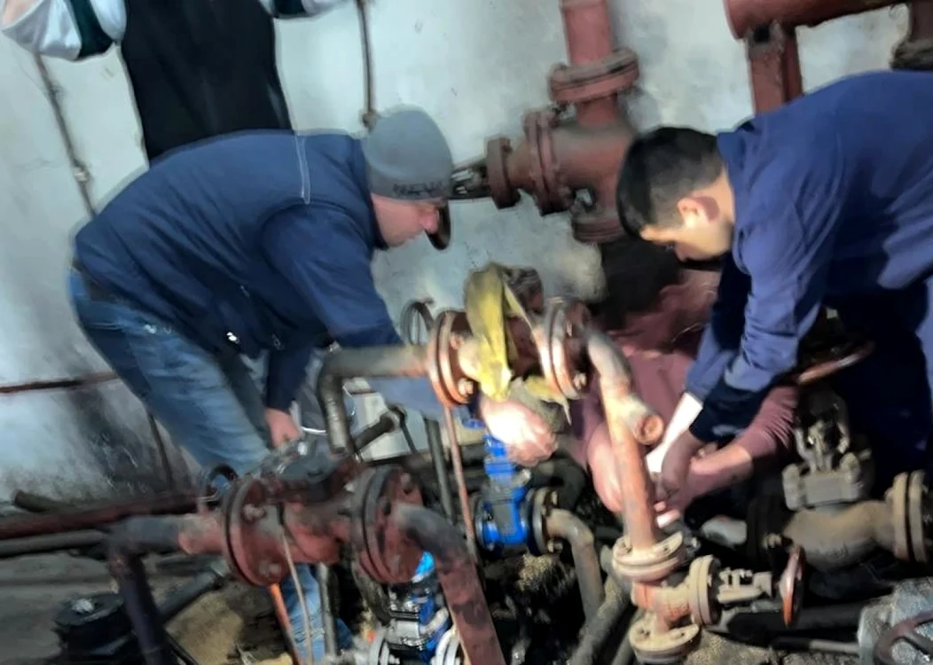 Lucrătoriii de la UATAA au muncit la remedierea avariei                             Foto: UATAA Motru