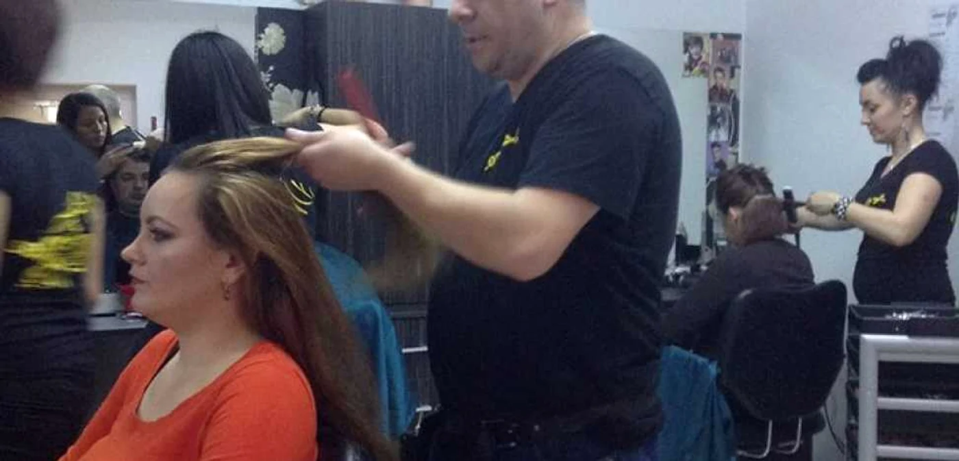 La salonul de coafură, în sprijinul lui Robert FOTO: salonul Coron