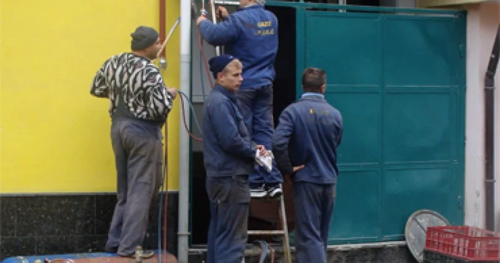 Mulţi dintre şantierişti lucrează fără să respecte normele de protecţie a muncii