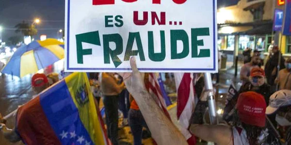 Manifestanti pro si contra Donald Trump pe strazi in SUA FOTO EPA-EFE