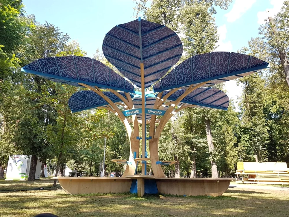 Statii solare pentru incarcarea telefoanelor