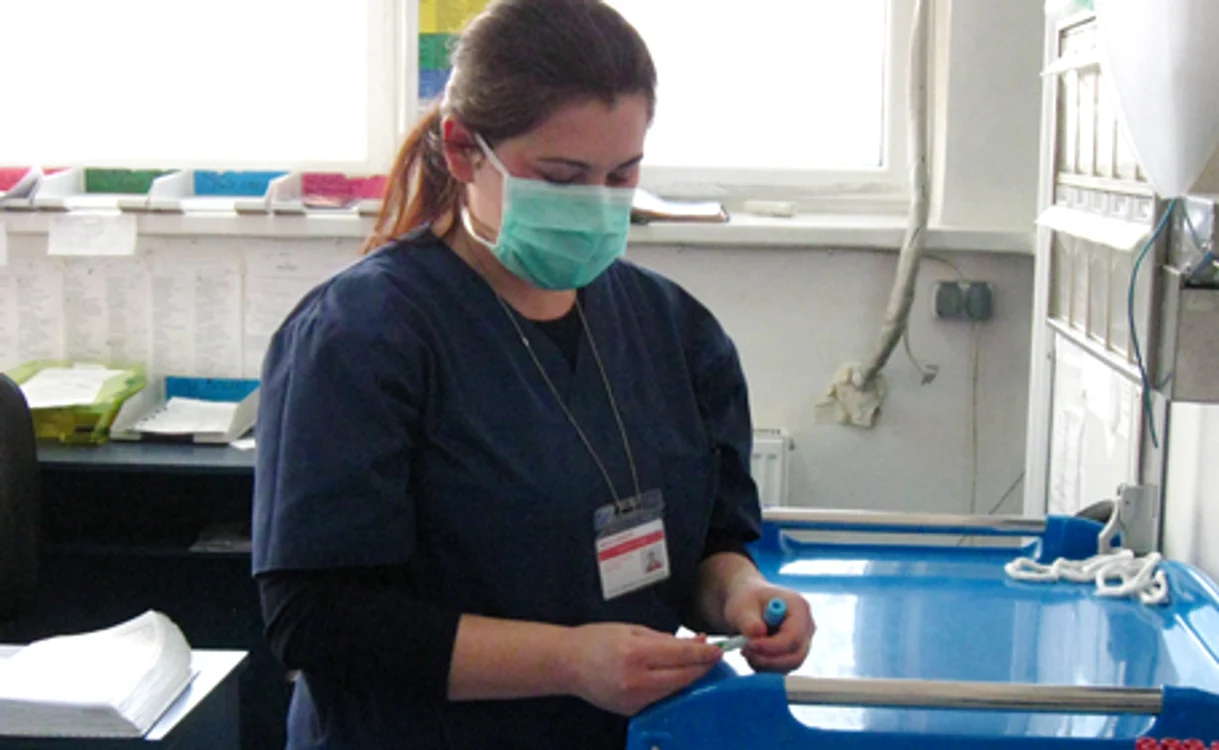 Toţi bolnavii cronic se pot vaccina împotriva porcinei