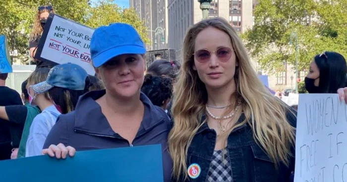 Celebrităţile s-au alăturat protestului din Los Angeles şi New York