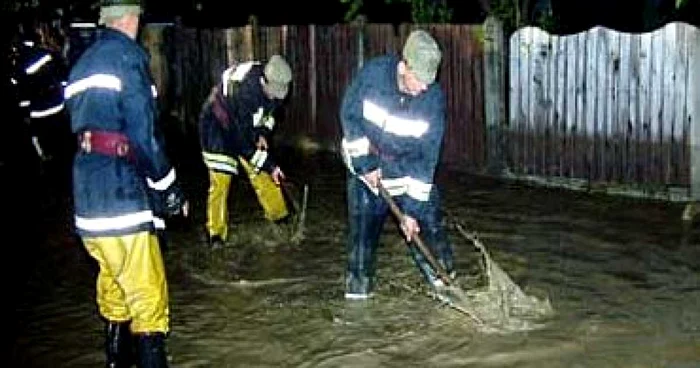 Braşov: UPDATE / Viitură în oraşul Zărneşti! (GALERIE FOTO)