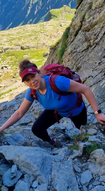 Cristina pleacă des în drumeții montane FOTO arhiva personală