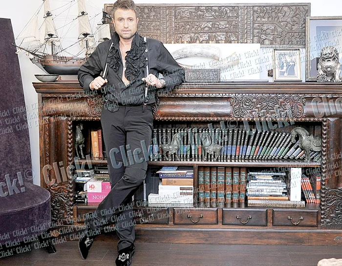 Designerul ne-a primit  în locuinţa sa, situată  în Cartierul Francez