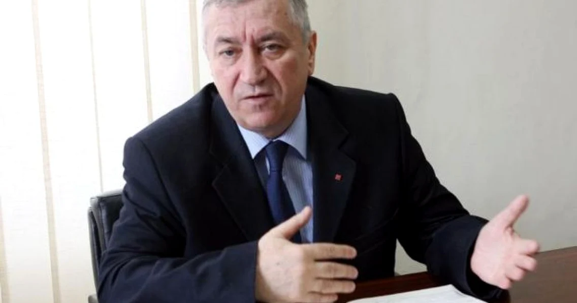 ion prioteasa