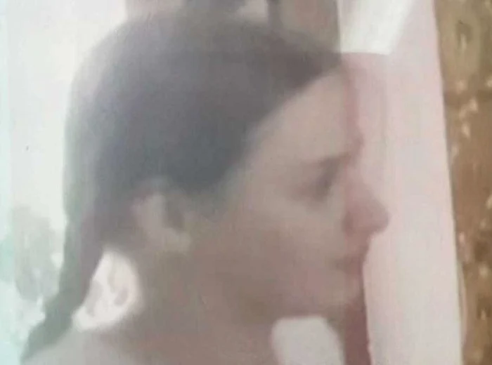 
    Adolescentă de 16 ani din Târgu Mureş, dată dispărută după ce a ieşit din clădire pentru a merge în curteFoto News.ro  