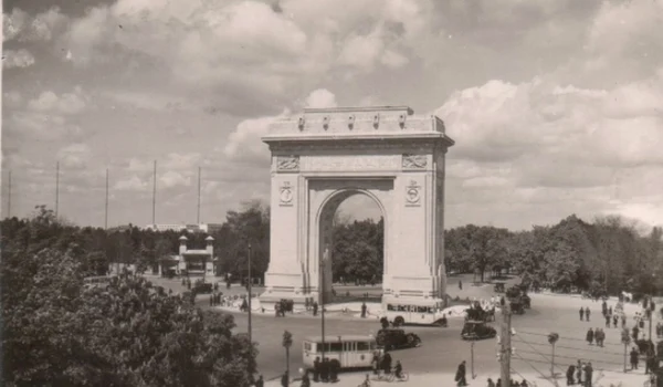Bucureşti. Arcul de Triumf în anii '40