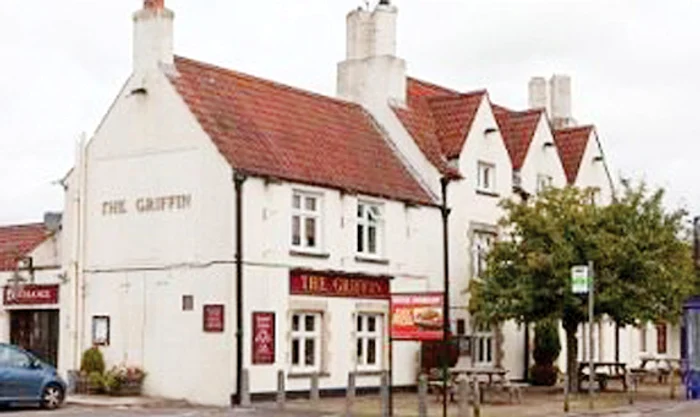 A băut prima bere în barul “The Griffin”, din South Gloucestershire