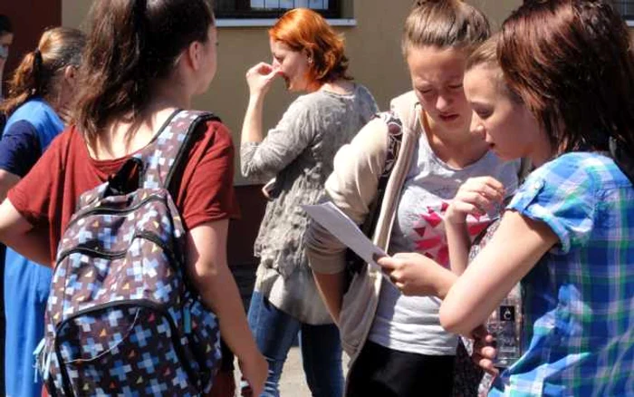 Elevii de clasa a VIII-a au început luni, 19 iunie, Evaluarea Naţională FOTO Adevărul