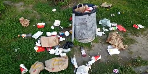 Gunoi Parcul Unirii Captură FacebookOctav Berceanu