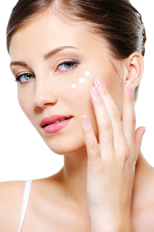 
    Măştile de faţă exfoliante din ingrediente naturale nu trebuie să lipsească din arsenalul tău de frumuseţe  