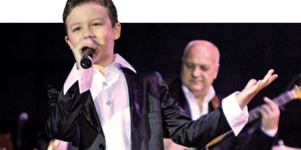 Ştefan Atîrgoviţoae, pe scenă de mic  
