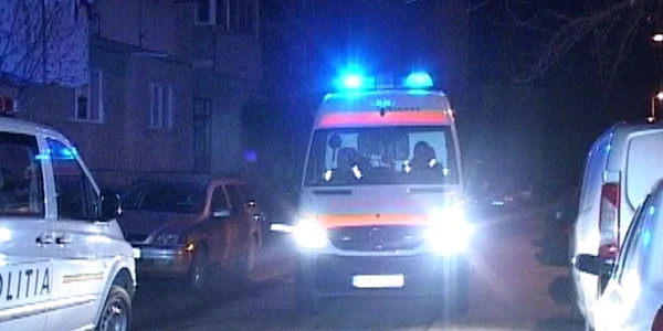 Ambulanţa a ajuns la faţa locului