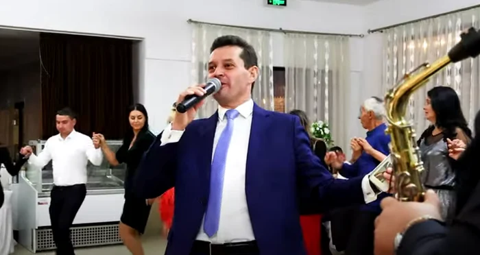 Ionuț Teodorescu, primarul din Baia de Aramă, este lăutar în timpul liber FOTO Captură video