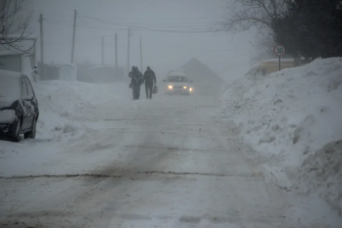 
    Traficul este îngreunat din pricina viscolului  