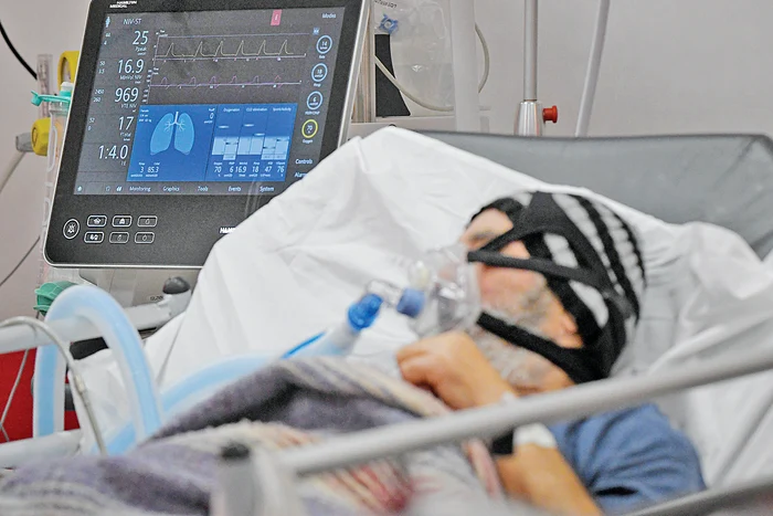 Primul caz de triplă infectare a fost înregistrat la un bărbat din Iaşi