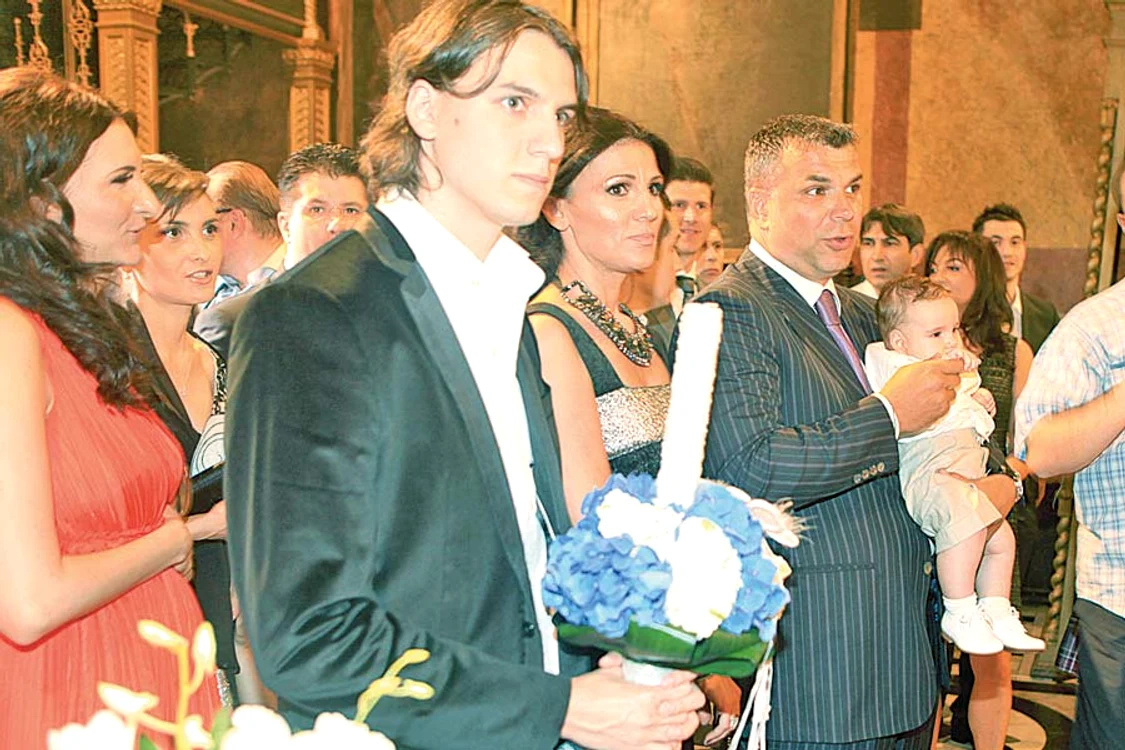 Mihai şi Claudia se cunosc  de foarte mulţi ani, din  Craiova, oraşul lor natal