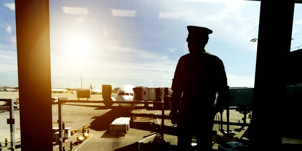 Pilot avion aeroport FOTO Shutterstock jpg