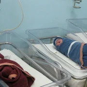 Acum, în maternitate, sunt trei bebeluşi dolofani