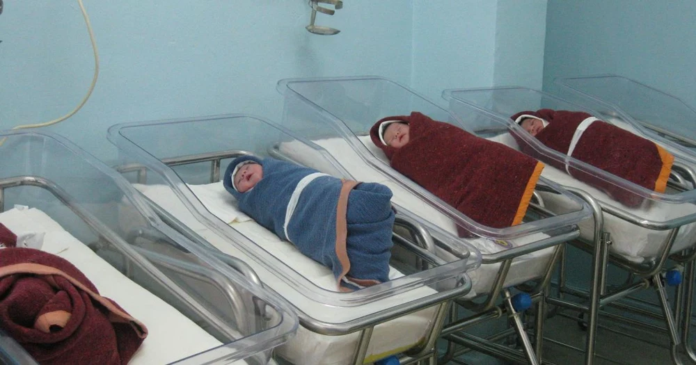 Premieră la Miercurea-Ciuc. O femeie de 31 de ani a născut cvadrupleți. Cei patru bebeluşi, cântărind între 740 și 810 grame, au fost transferați la Brașov