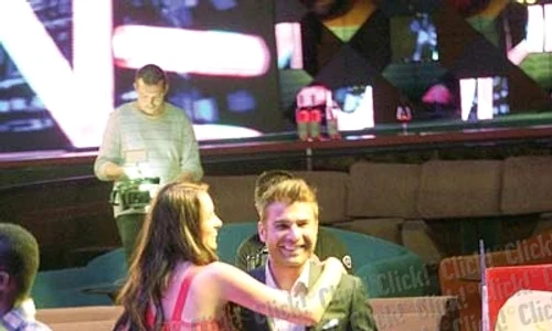 Adi Mutu şi Cosmina  au jucat rolul unui cuplu  venit în club, la distracţie (Foto: Mihai Ionescu) jpeg