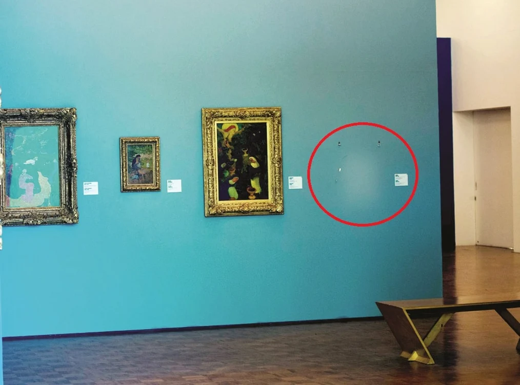 Galeria Kunsthal. În medalion locul în care era expus tabloul pictat de francezul Henri Matisse FOTO ROBIN UTRECHT ANP / NRC.NL