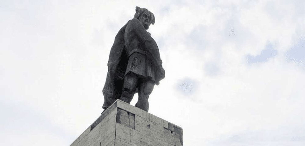 Statuia lui Ioan Vodă cel Viteaz din Galați, reabilitată. Este locul unde se organizau serbări comuniste 