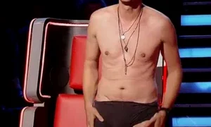 Tudor Chirilă s a dezbrăcat la Vocea României jpeg