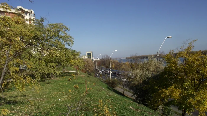 Locul din apropierea Falezei din Galaţi unde îşi fac veacul traficanţii de droguri FOTO Costel Crângan