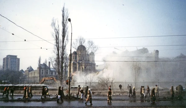 Demolarea Spitalului Brâncovenesc, în martie 1984 (© Arhivele Naționale ale României, SATCD, Colecția Documente Fotografice, fotografia FI 9295-2)