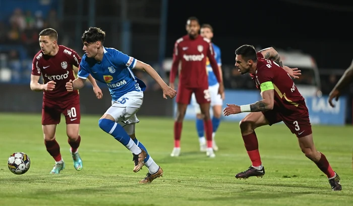 Adrian Mazilu (albastru) o face pe Farul „să zboare” către titlu (FOTO: Sportpictures)
