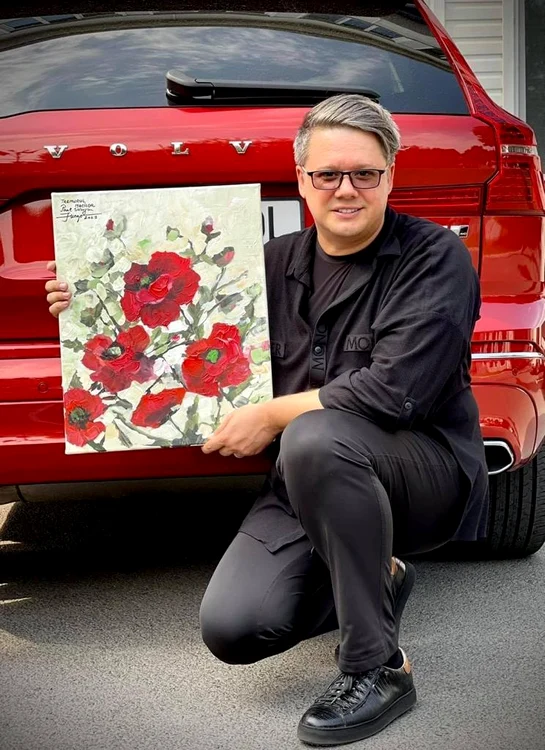 Solistul adoră să picteze flori și piesaje