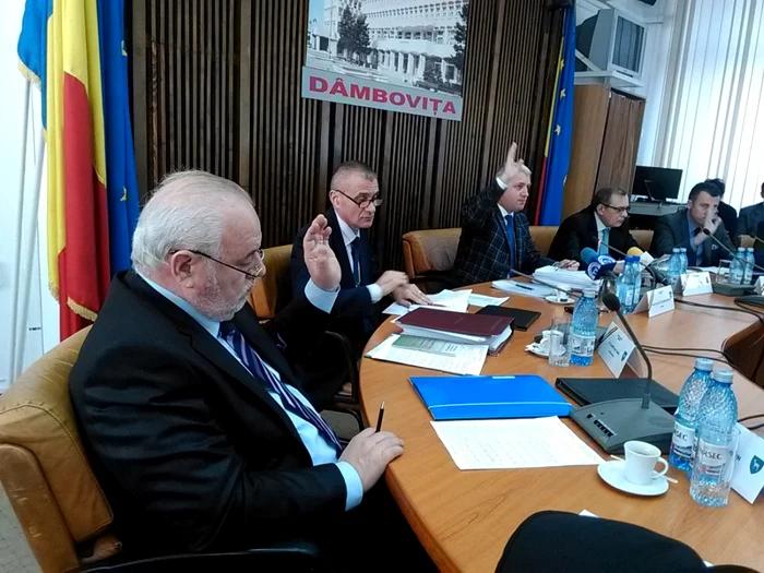 Ivan Vasile Ivanoff a lipsit de la şedinţa ordinară de ieri, acesta fiind în concediu de odihnă