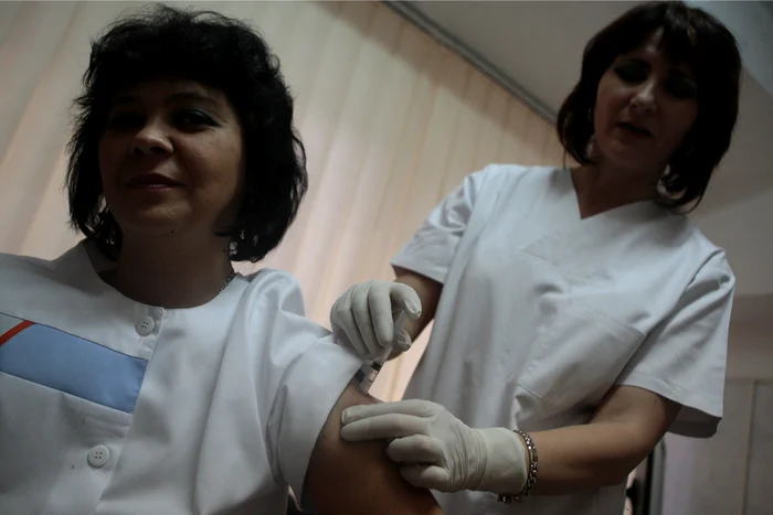 Managerul Spitalului Judeţean, Cristiana Ciortea, s-a vaccinat încercând să dea un exemplu  colegilor 