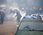 Scene violente între protestatari si poliţişti dupa ce a fost atacat sediul unui partid din Albania. FOTO EPA-EFE