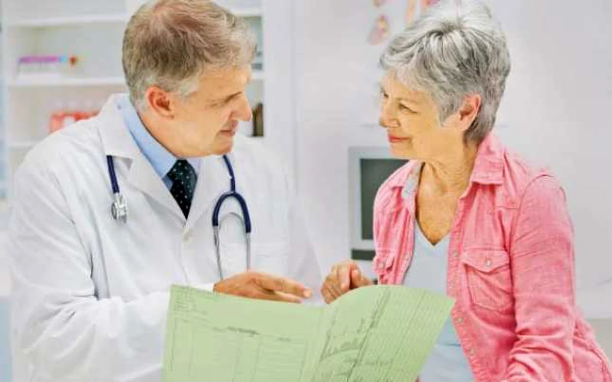 Consultă medicul în vederea unor soluţii terapeutice pentru atenuarea simptomelor menopauzei 