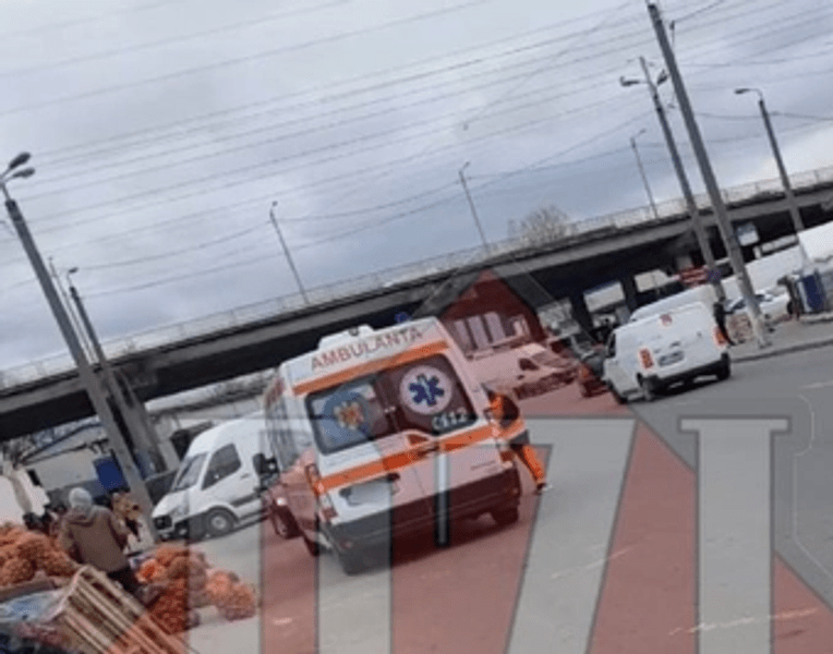 Imagini revoltătoare la Iași: cartofi cărați cu ambulanța! VIDEO