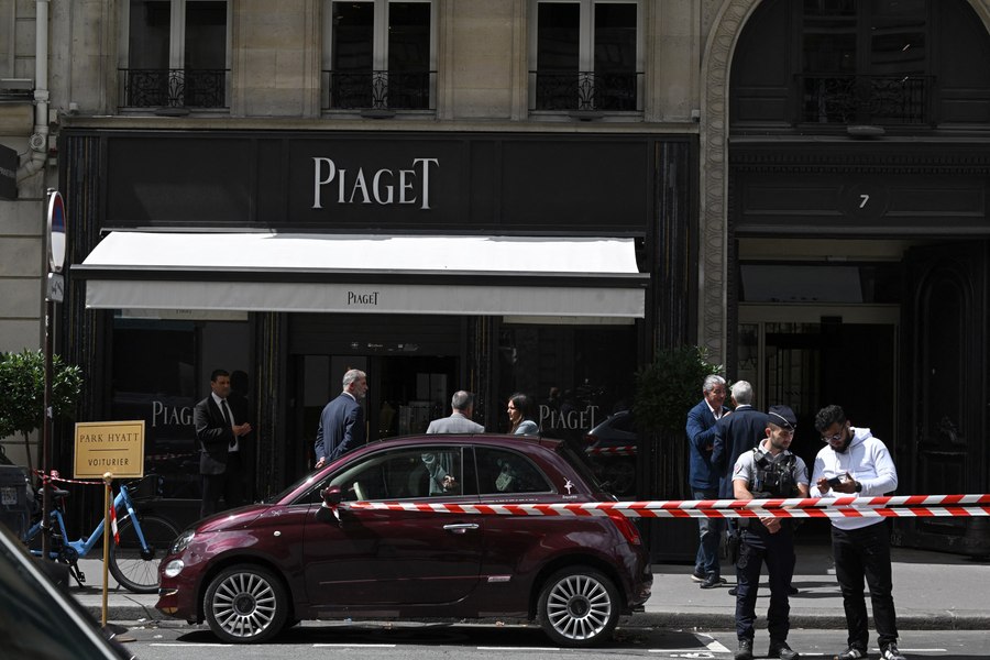 Jaf armat la un magazin de lux din centrul Parisului. Prejudiciul, estimat între 10 şi 15 milioane de euro