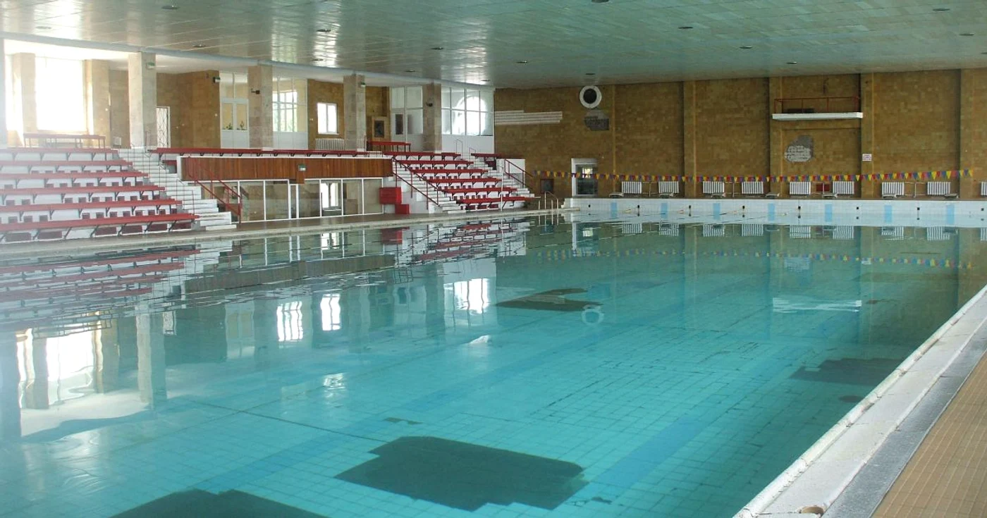 Foto Adevărul/Imagine din interiorul bazinului olimpic, înainte să înceapă lucrările 