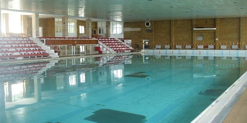 Foto Adevărul/Imagine din interiorul bazinului olimpic, înainte să înceapă lucrările