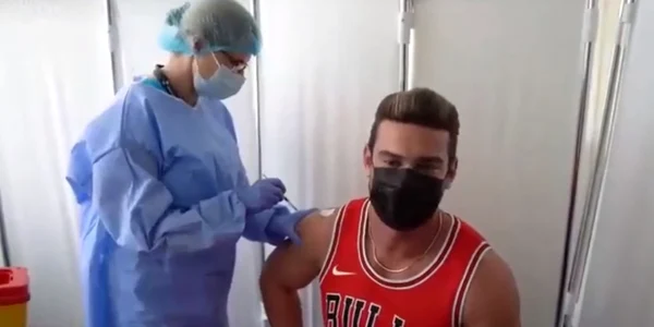 dorian popa vaccinat