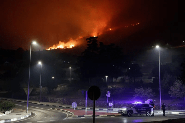Incendiile de vegetație se apropie de Bordeaux. Sute de mii de persoane au fost evacuate, iar hoții au început să-și facă apariția în suburbiile pustii ale orașului