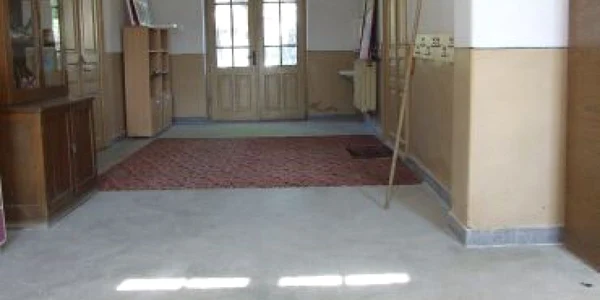 Piteşi: Jumătate din şcolile argeşene îşi desfăşoară activitatea ca în Evul Mediu