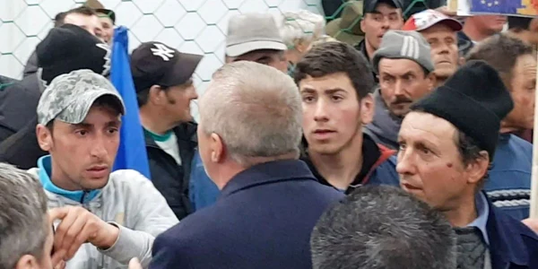tanarul care l a huiduit pe Dragnea 