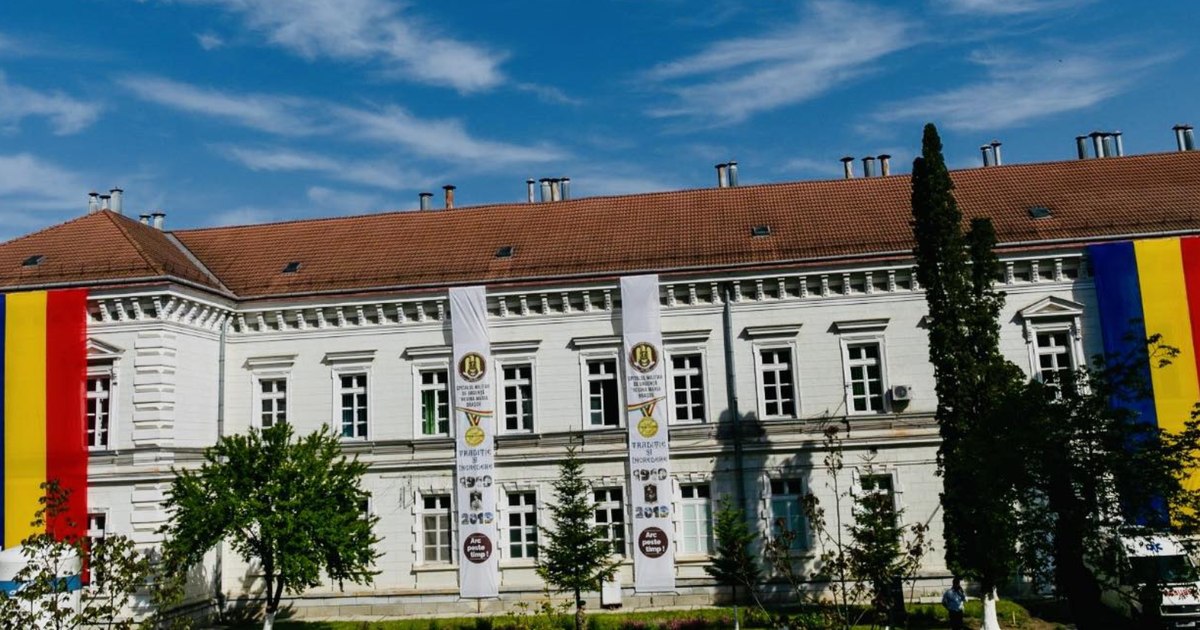 Incendiu surprinzător la Spitalul Militar din Brașov: un container a ars în curte