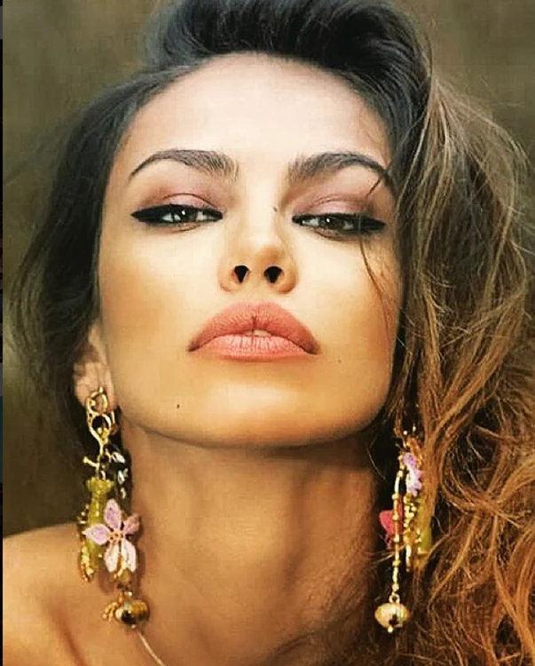 Madalina Ghenea poza png