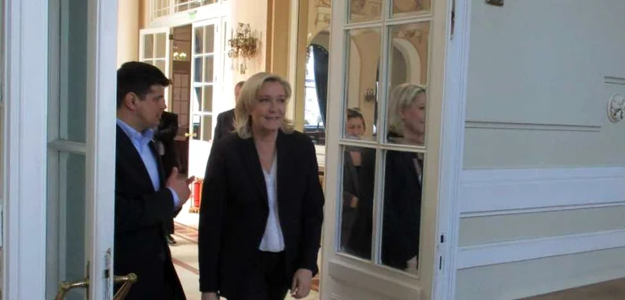 Laurenţiu Rebega (stânga), organizatorul conferinţei de la Sinaia, şi Marine Le Pen, liderul Frontului Naţional. FOTO Adevărul