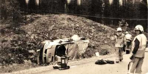 18 iunie 2011. Maşina în care erau înghesuiţi 10 muncitori români s-a răsturnat. Adrian Ojoc şi Sandu Gârlescu au murit pe loc  